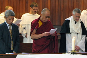 photo: Dalai Lama reading